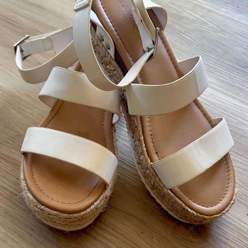 Soda Women’s Size 11 Cream Espadrille Platform Sandals